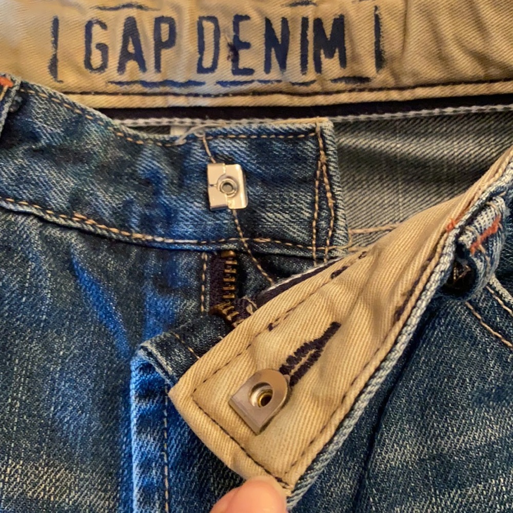 Gap kids boy’s distressed jeans, original fit - Picture 3 of 7